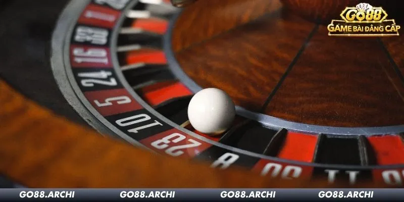 Cửa đỏ đen khá dễ để người mới trải nghiệm